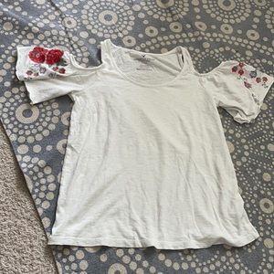 American Eagle White top with floral sleeves